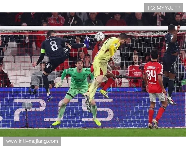 本菲卡4-2逆转皇马，门将特鲁宾补时头球绝杀助球队晋级附加赛